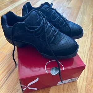 Capezio Split Sole Dance Sneaker-Size 7